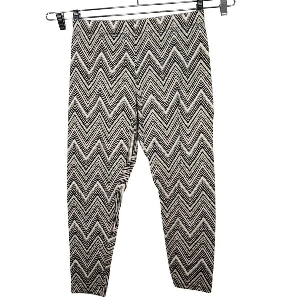 Cato Cream Black Chevron Pint Cropped Leggings Women Size L Fitted Stretch Knit